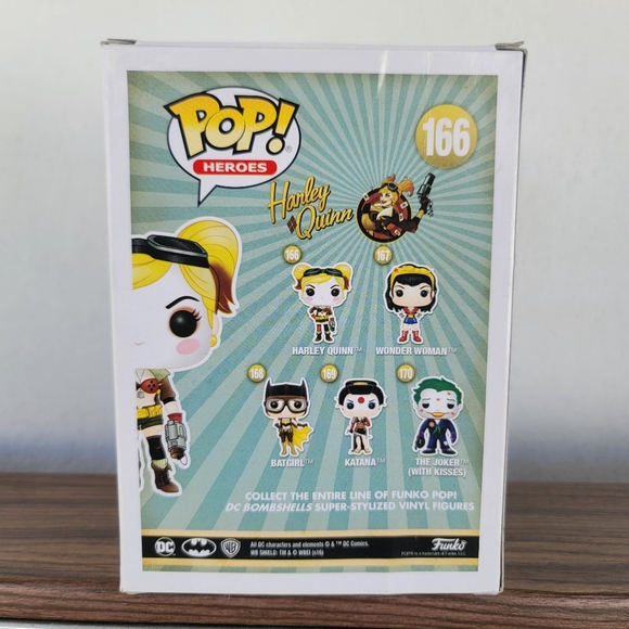 🚨 2 Harley Quinn Funko! - Picture 5 of 13